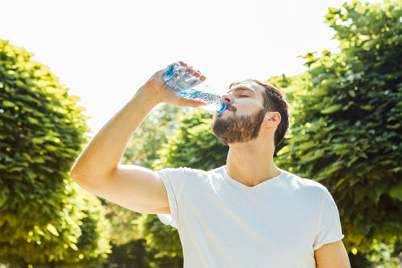 Men drinks water - AndroNeo Hospital