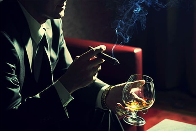 Men drinking alcohol and smoking - AndroNeo Hospital