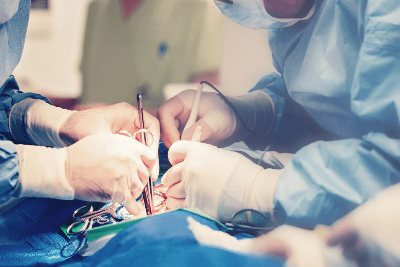  Operating Surgery - AndroNeo Hospital 