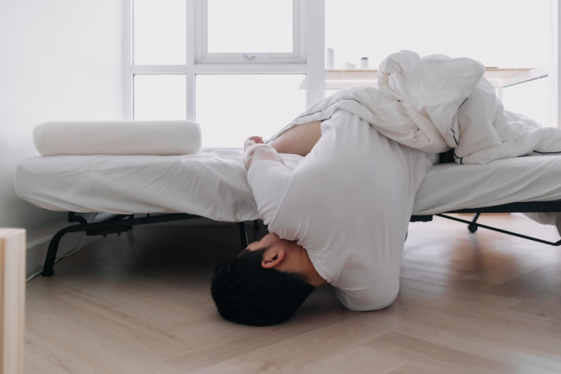 Man falling down from the bed - AndroNeo Hospital